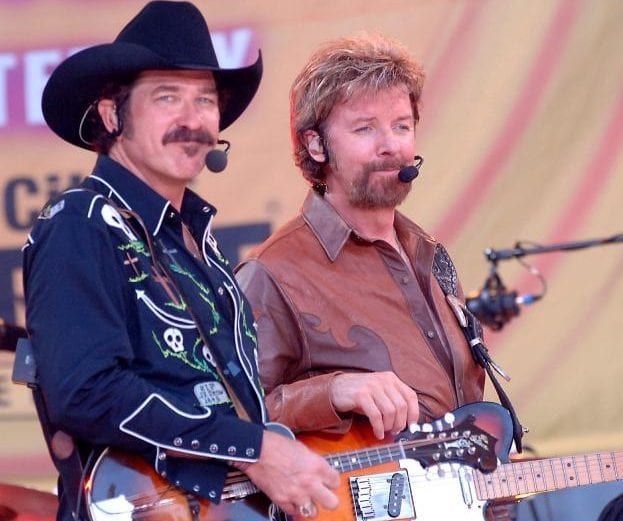 COUNTRY-WESTERN-SINGERS-BROOKS-DUNN-PERFORM